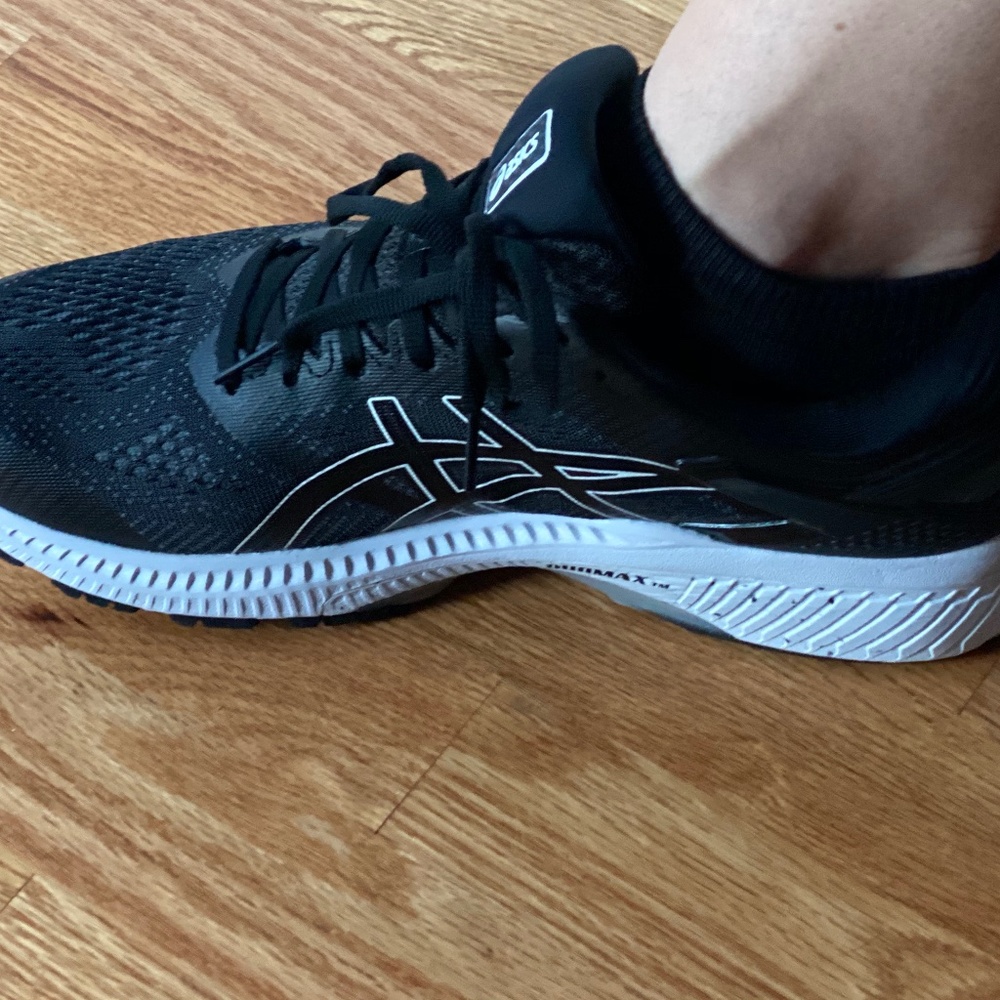 ASICS Gel-Kayano 26 Unisex Women’s 12/ Men’s 10.5 Running Shoes